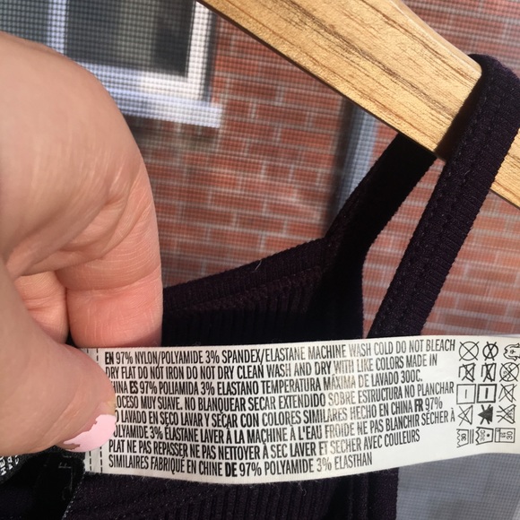 Form fitting dress - Picture 3 of 4